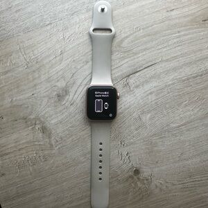 Apple Watch SE cellular + GPS